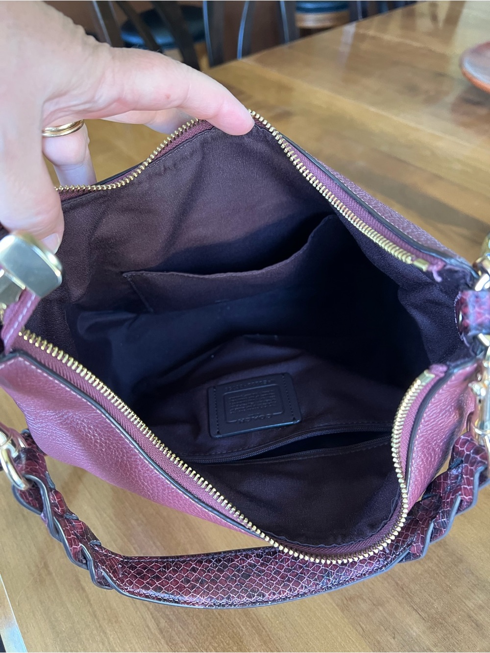 EUC Coach Jules Hobo Bag, Pebbled Leather in Burgundy/Maroon/Wine. - Picture 3 of 12